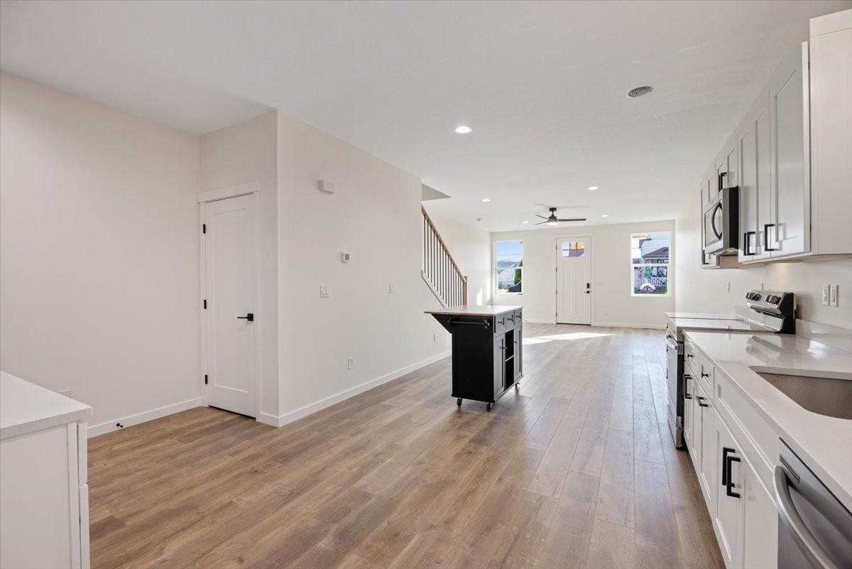 717 E Lacrosse Ave #1 - Photo 5 of 50
