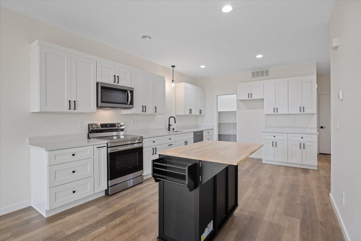 717 E Lacrosse Ave #1 - Photo 6 of 50