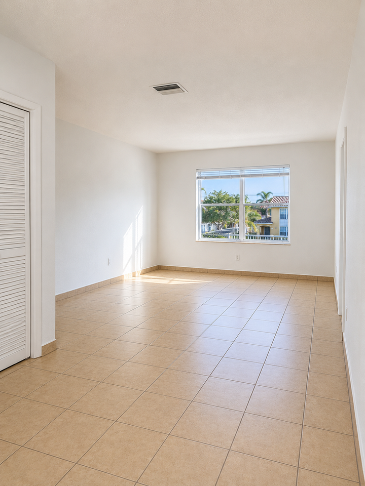 890 NW 39 St - Photo 3 of 8