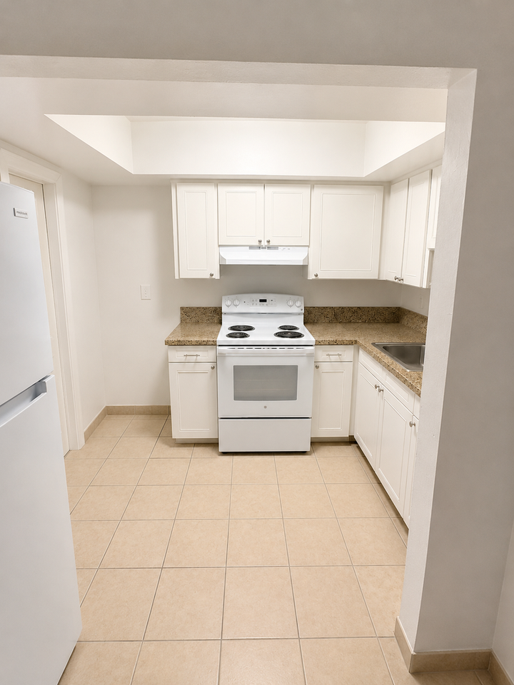 890 NW 39 St - Photo 4 of 8