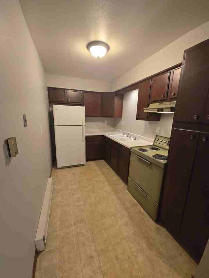 Wesleyan Apartments - Photo 6 of 16