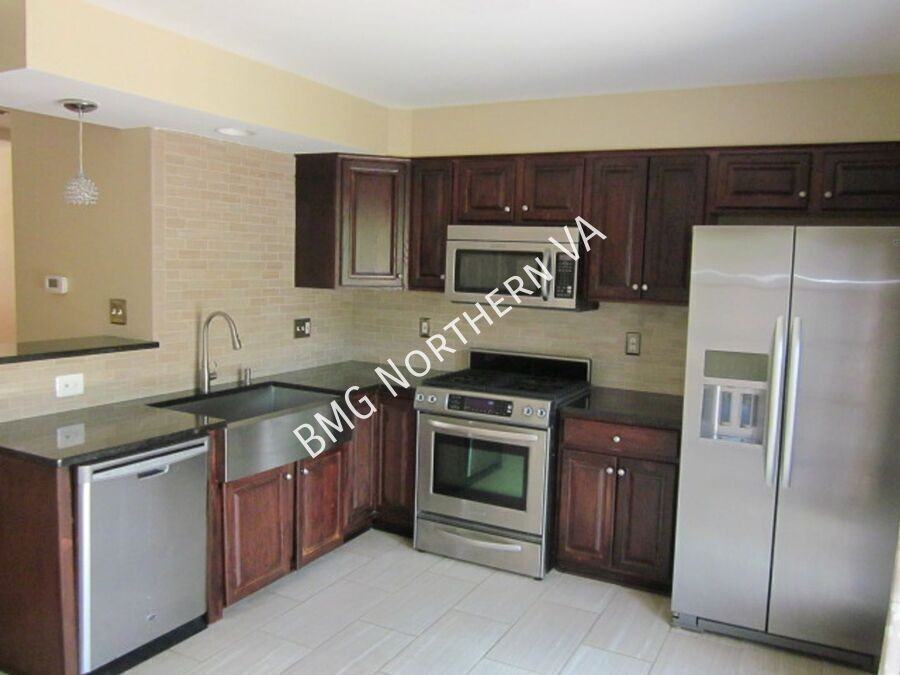 14306 Newbern Loop - Photo 4 of 30