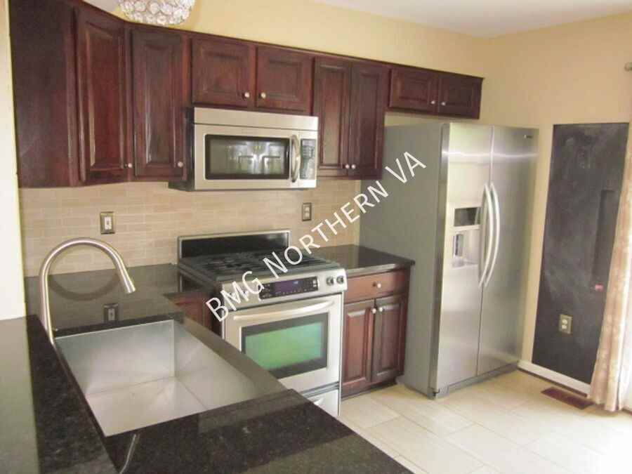14306 Newbern Loop - Photo 5 of 30