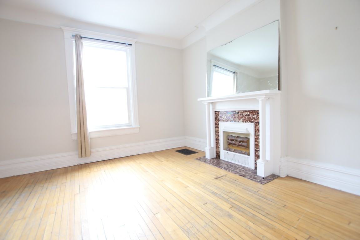 554 Mcleod St - Photo 2 of 16