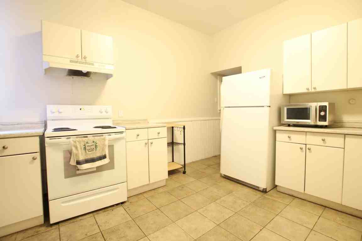 554 Mcleod St - Photo 6 of 16