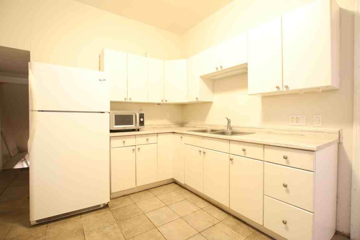 554 Mcleod St - Photo 7 of 16