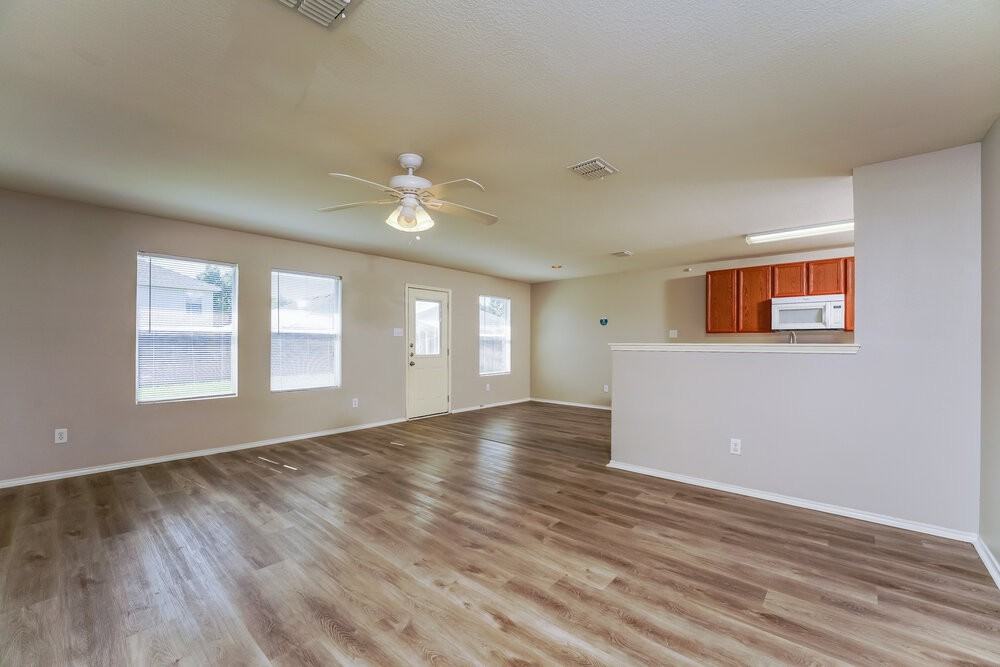 1209 Lambert Dr - Photo 4 of 16