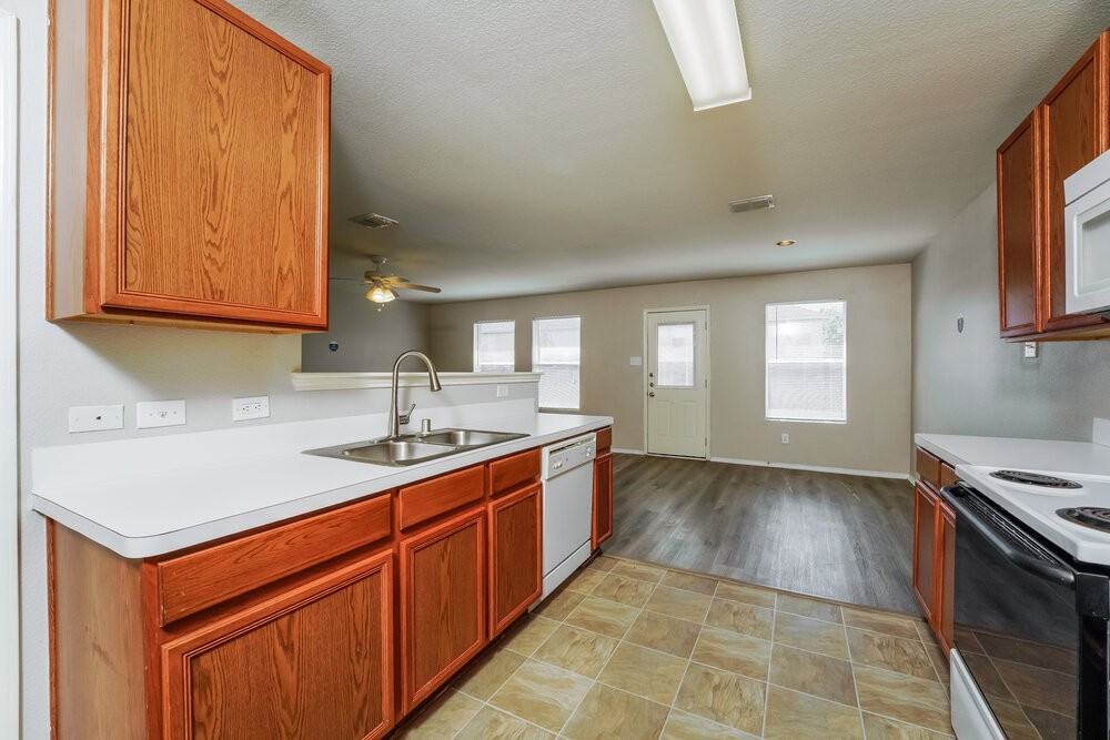 1209 Lambert Dr - Photo 7 of 16
