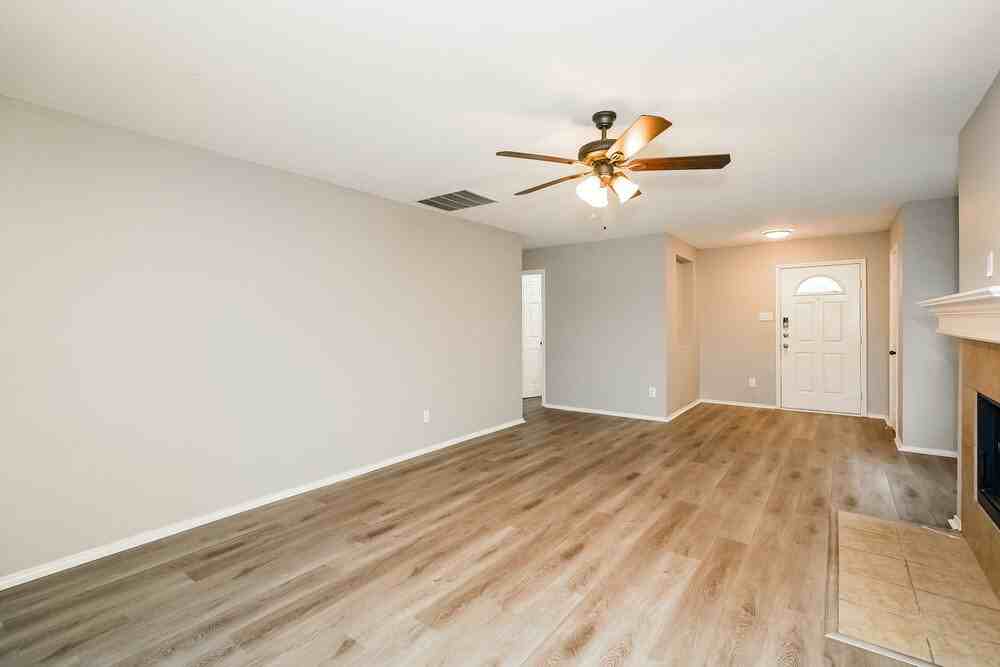5828 Ridge Lake Dr - Photo 5 of 17