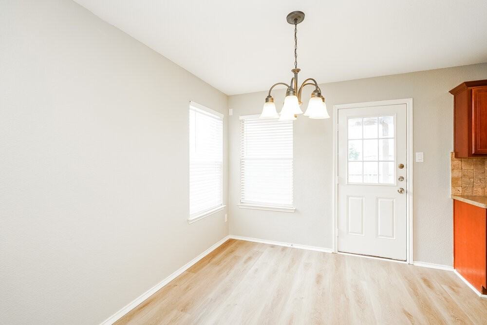 5828 Ridge Lake Dr - Photo 6 of 17