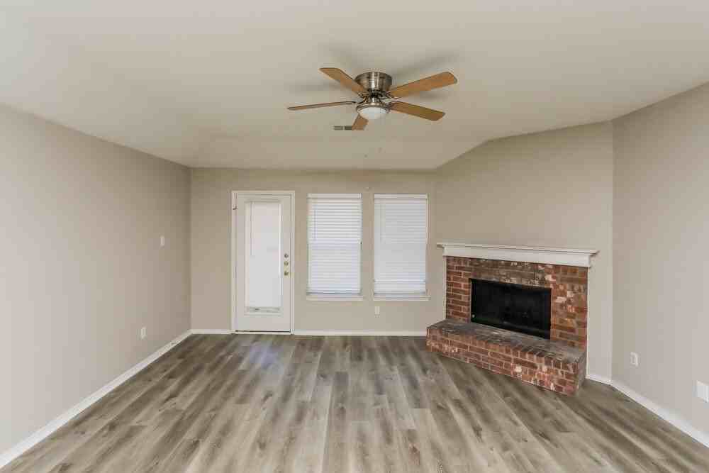 1303 Coronado Ln - Photo 3 of 16