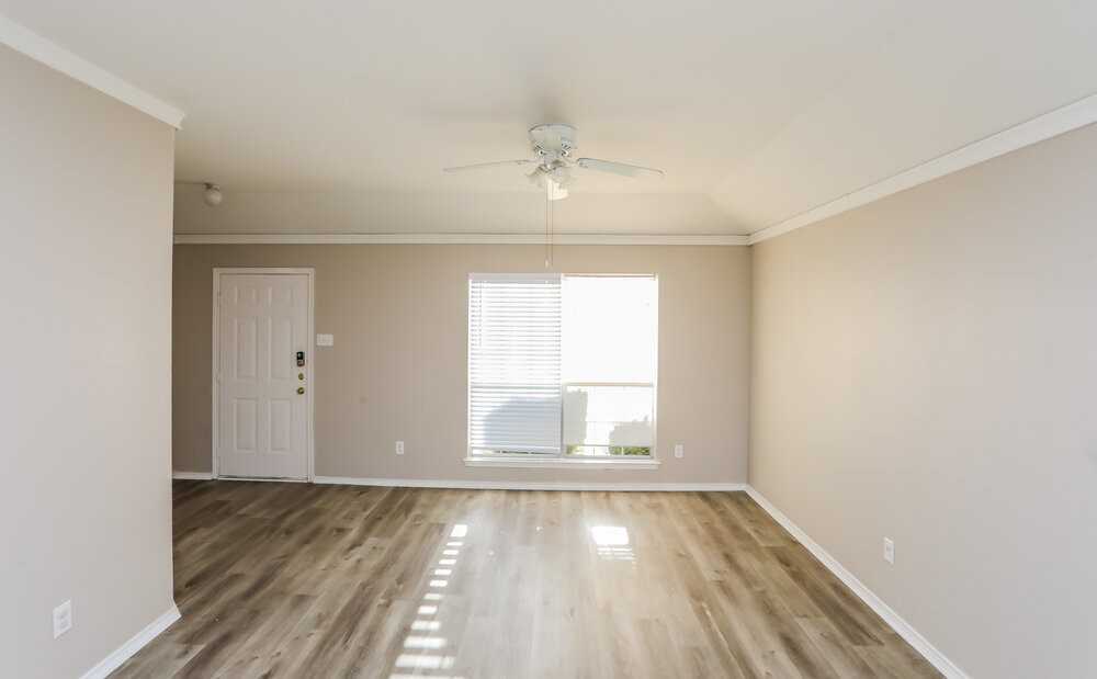 1303 Coronado Ln - Photo 4 of 16
