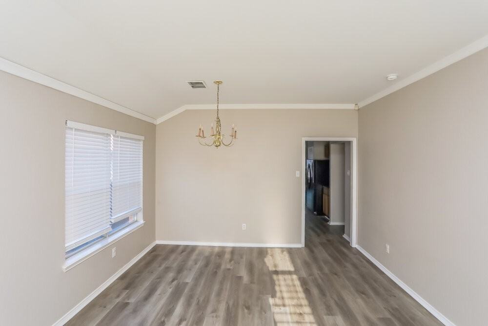 1303 Coronado Ln - Photo 5 of 16