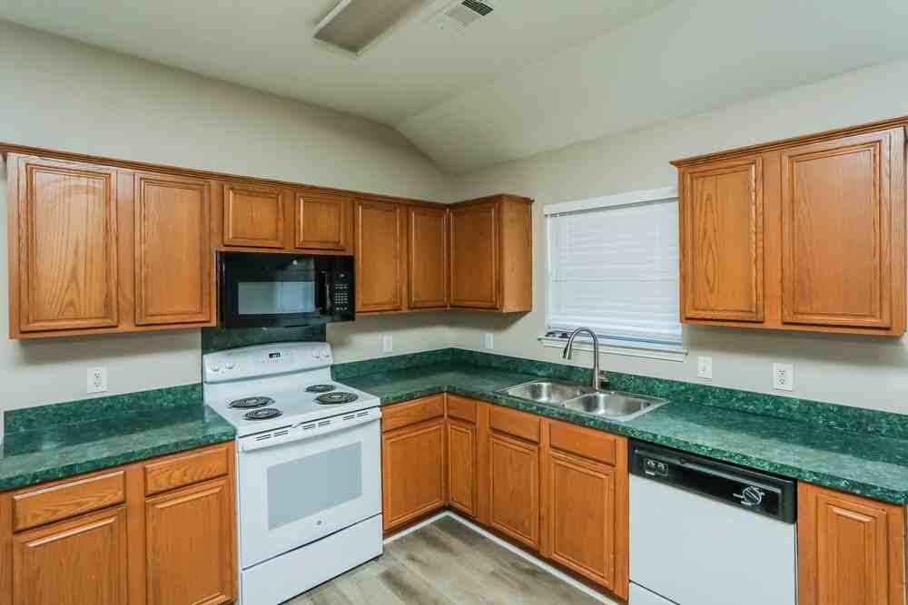 1303 Coronado Ln - Photo 7 of 16