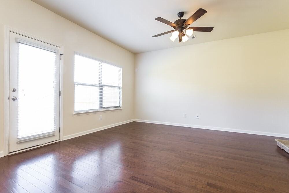 639 Ocean Ave - Photo 3 of 17