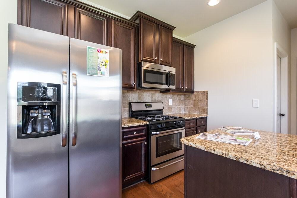 639 Ocean Ave - Photo 5 of 17