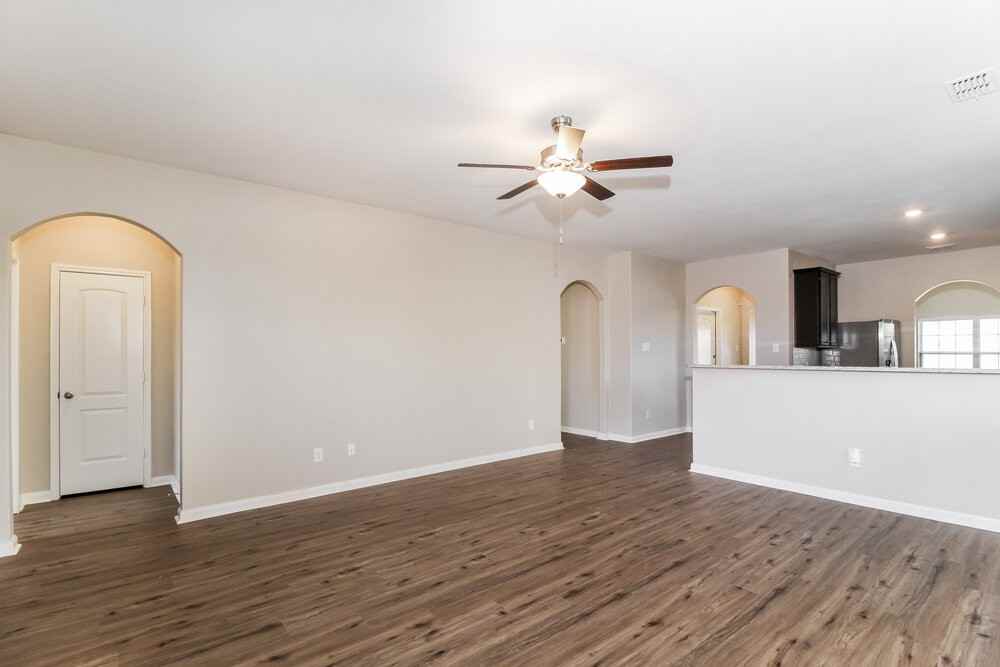 204 Aaron St - Photo 6 of 16
