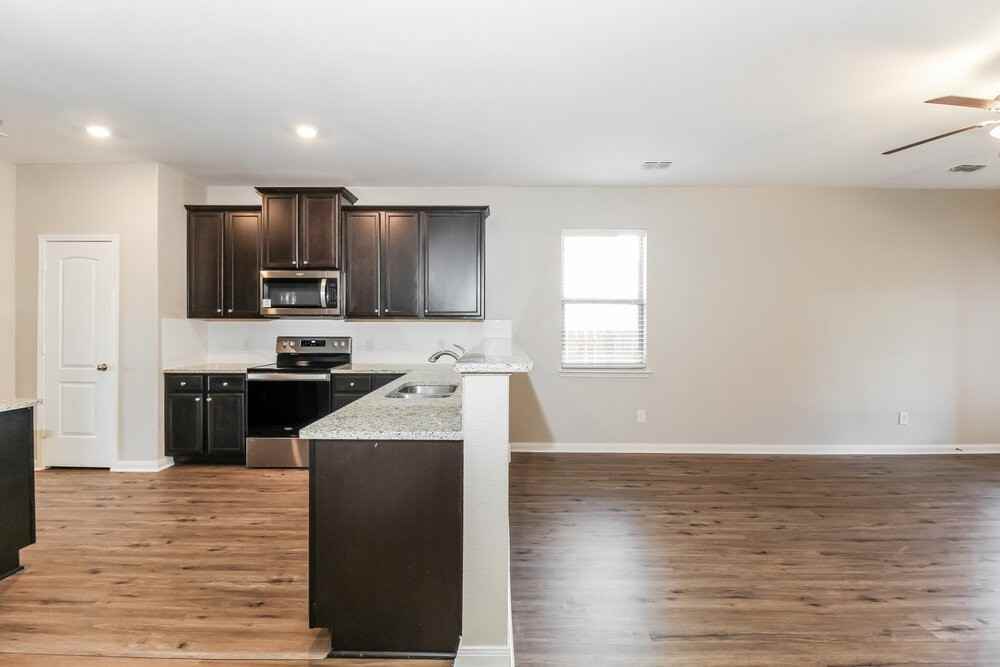 204 Aaron St - Photo 7 of 16