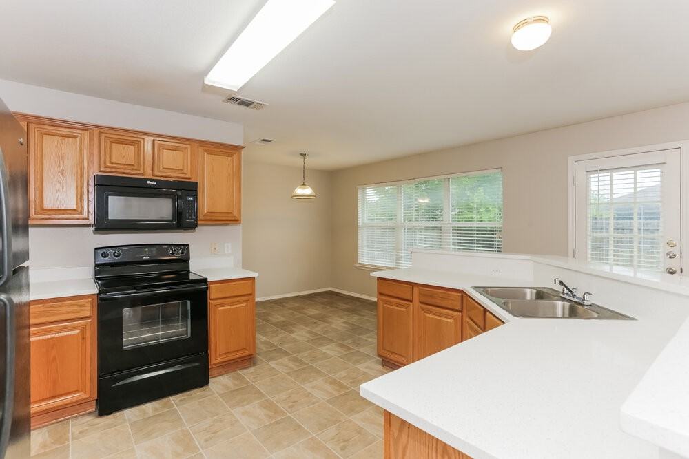7501 Fossil Garden Dr - Photo 7 of 16