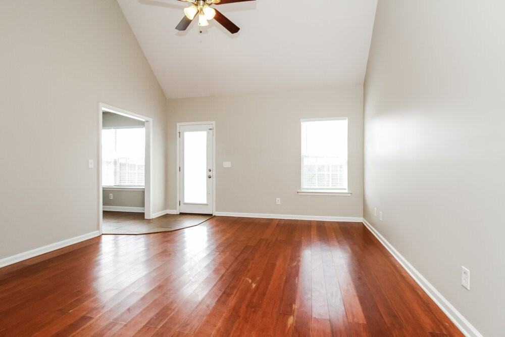 2625 Weatherford St - Photo 4 of 17