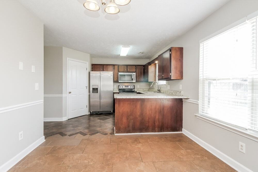 2625 Weatherford St - Photo 6 of 17