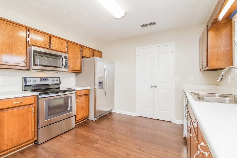 2834 Wellington Pl - Photo 7 of 17