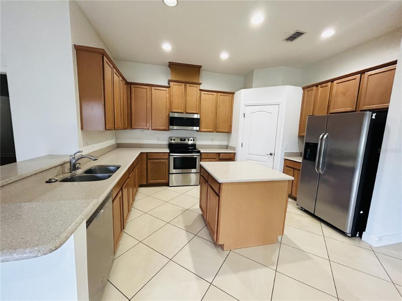1642 Chandelle Ln - Photo 3 of 17