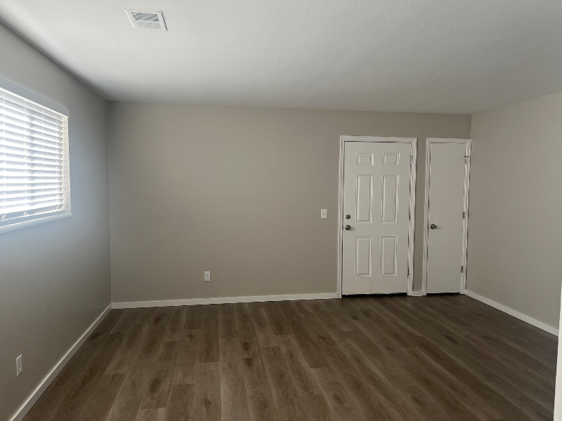 210 S Brentwood St - Photo 4 of 16