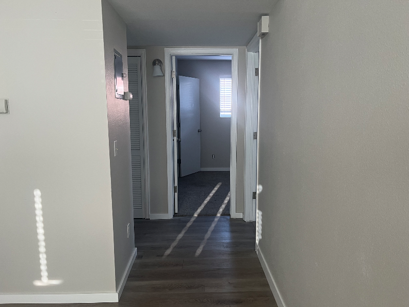 210 S Brentwood St - Photo 5 of 16