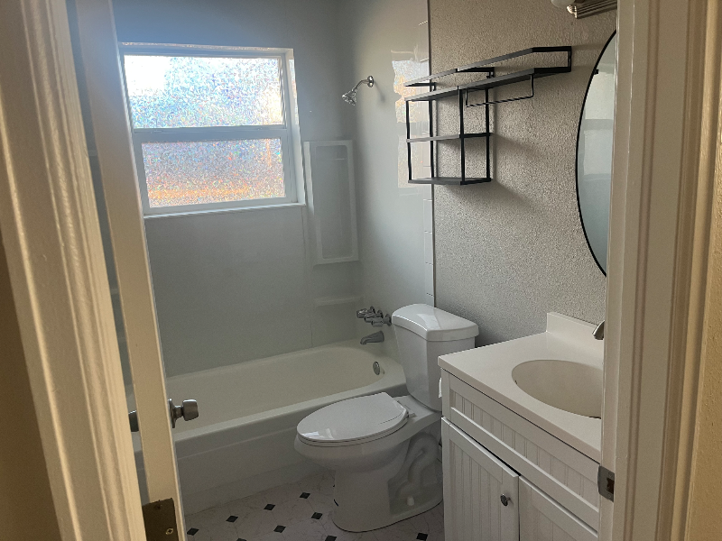 210 S Brentwood St - Photo 6 of 16