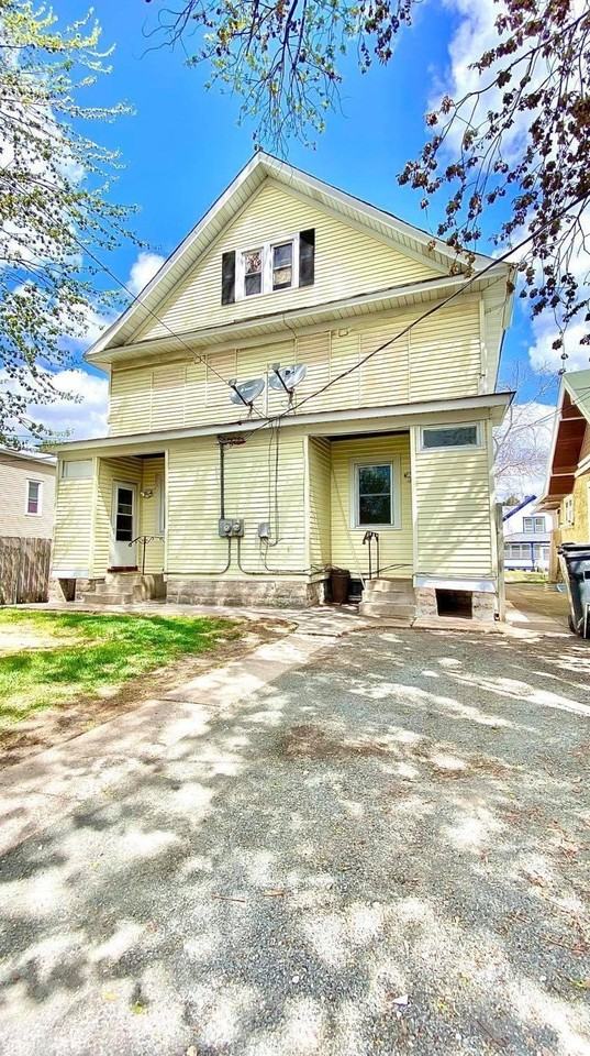 850 Thomas Ave - Photo 3 of 3