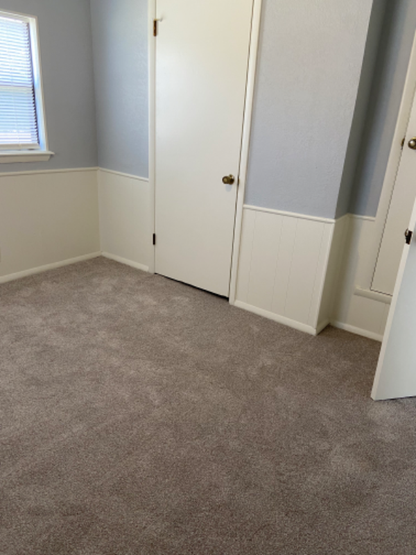 1012 E Farrall - Photo 4 of 8