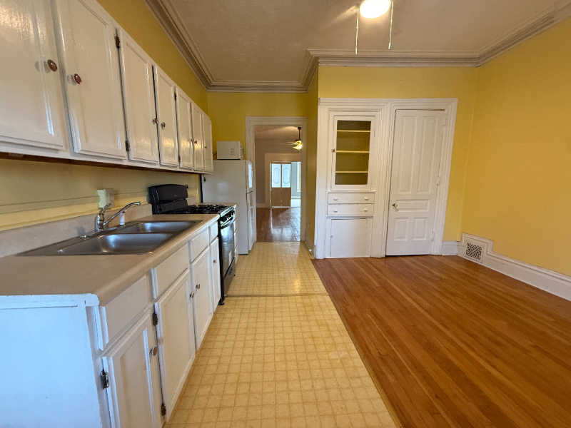 346 S Rose St #C - Photo 3 of 19