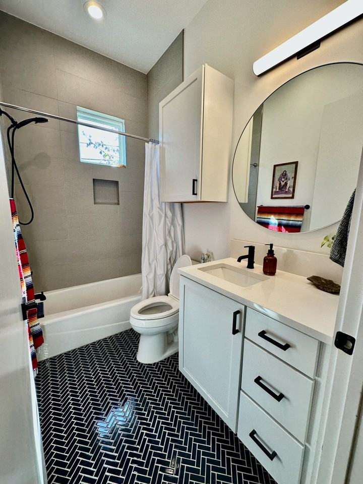 2800 E 22nd St #2 - Photo 6 of 13