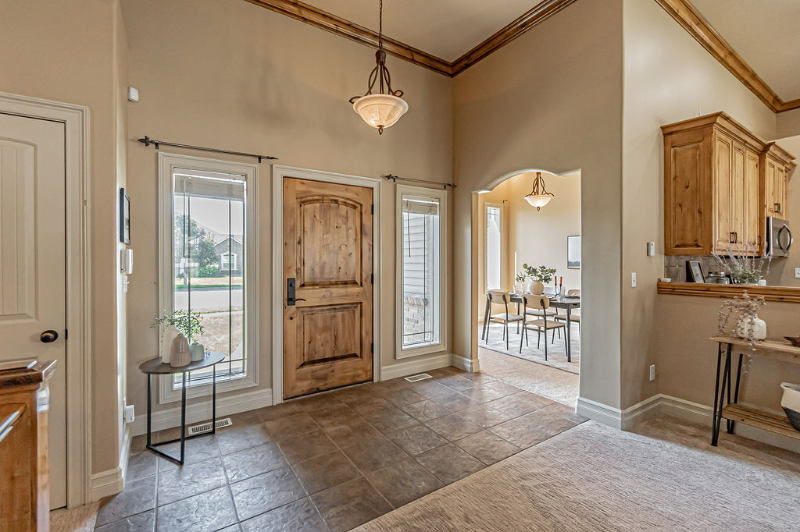 1135 Arrow Point Ln - Photo 4 of 37