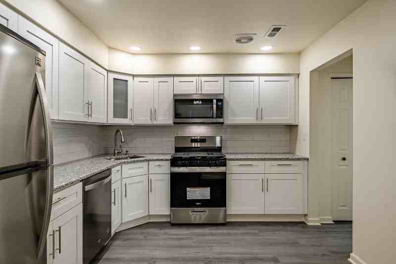 609 Hamilton St - Photo 4 of 19