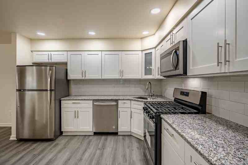 609 Hamilton St - Photo 5 of 19