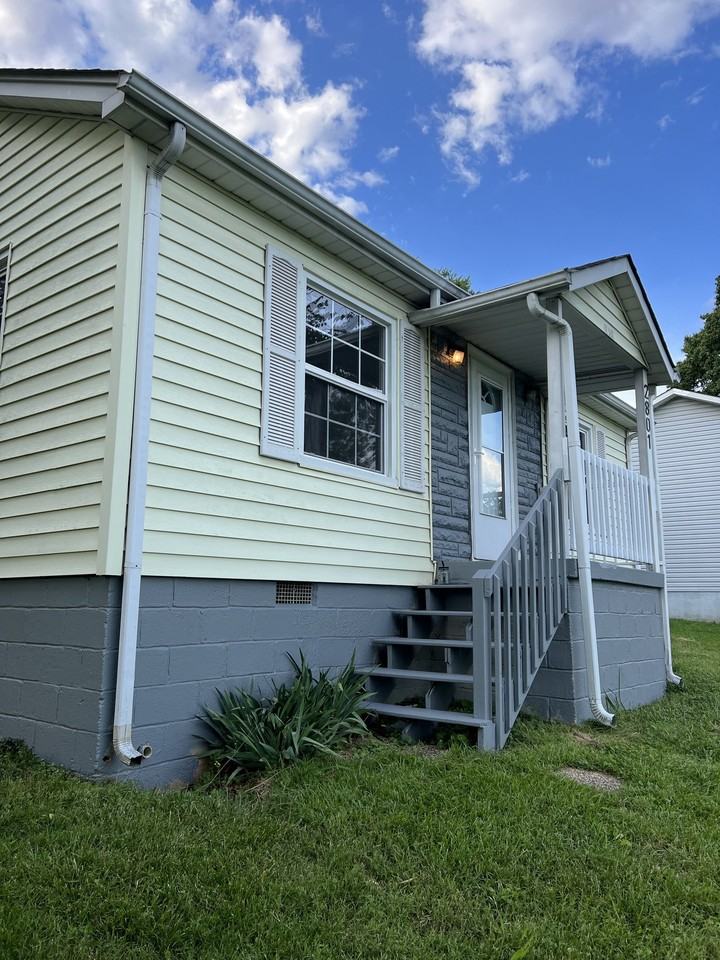 2801 Carson Ave - Photo 2 of 12