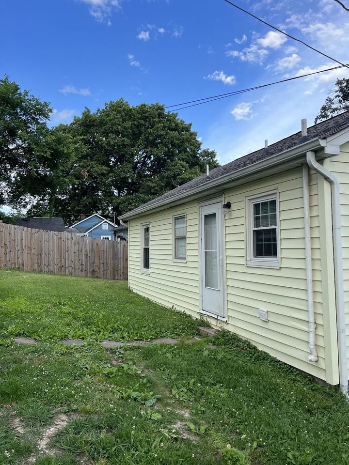 2801 Carson Ave - Photo 3 of 12