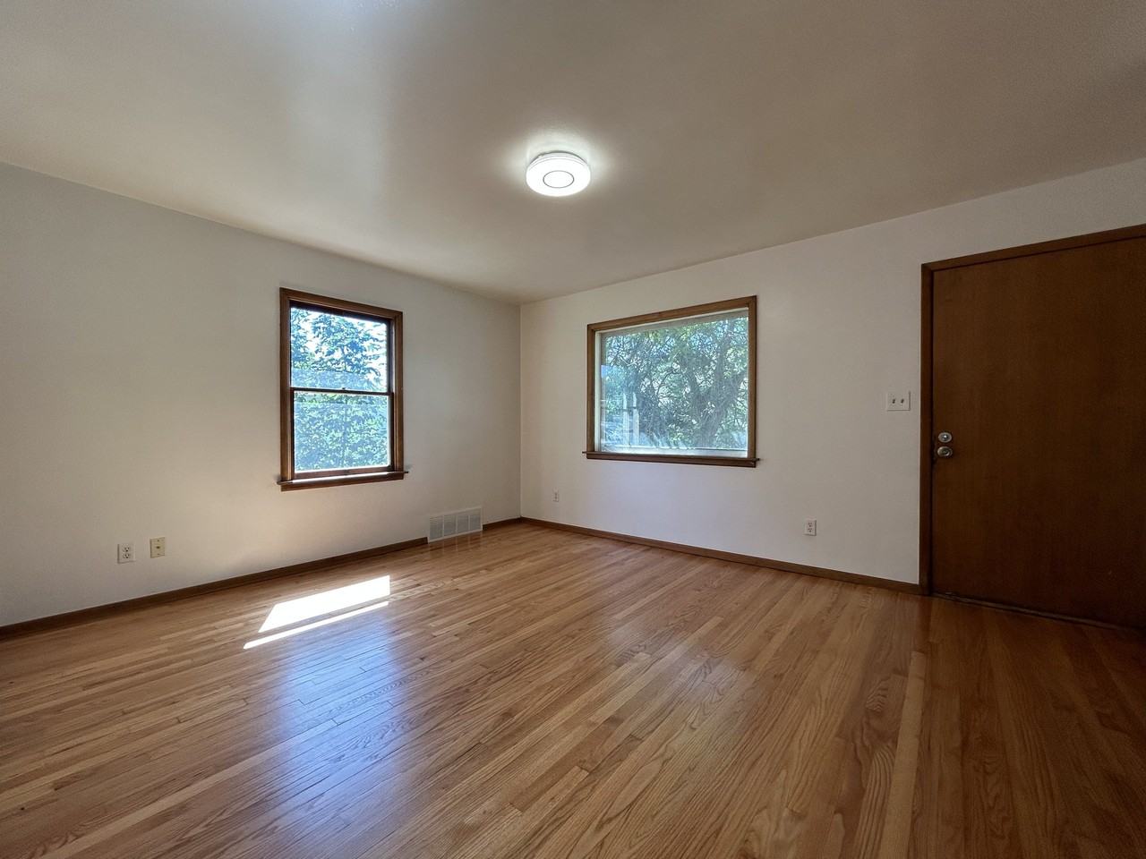 2901 E Wellesley Ave #1 - Photo 3 of 12