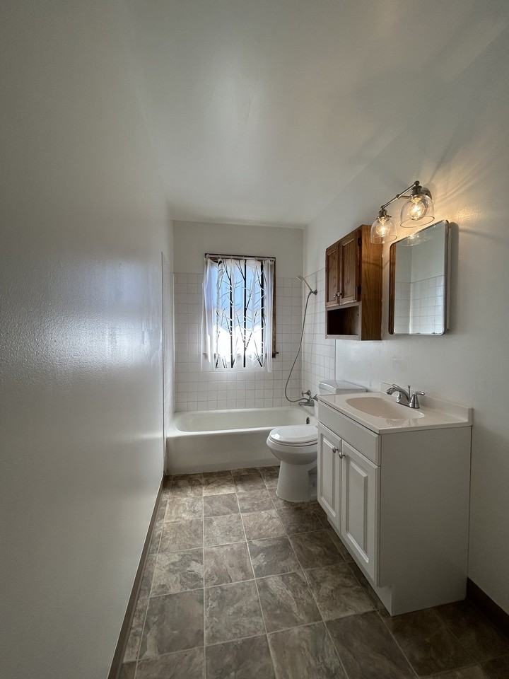 2901 E Wellesley Ave #1 - Photo 5 of 12