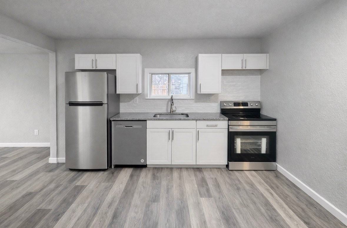 2430 E Monument St - Photo 2 of 11