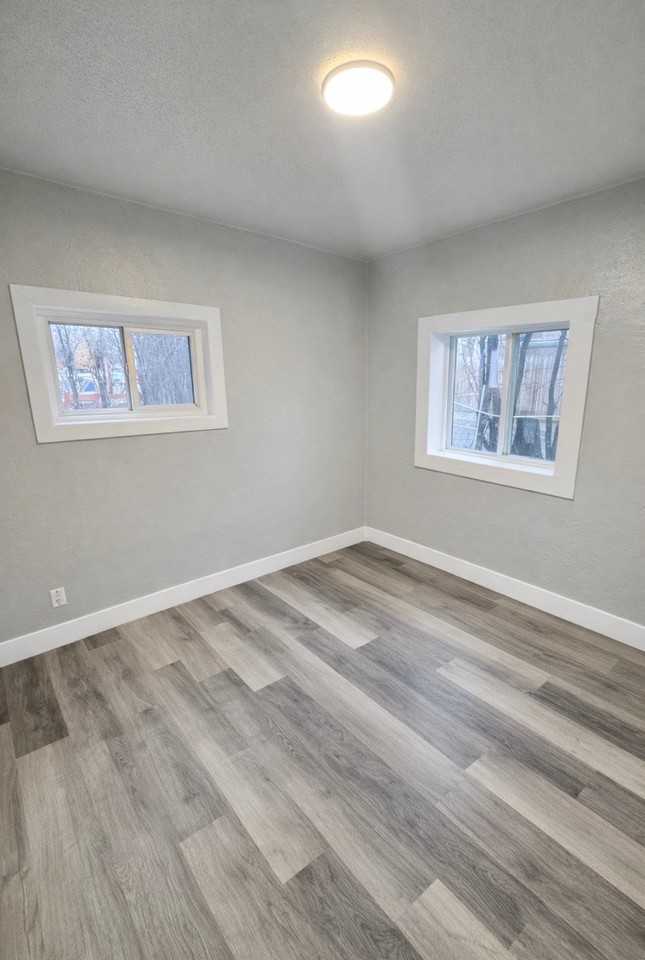 2430 E Monument St - Photo 5 of 11