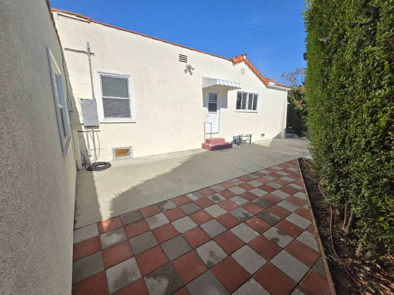 705 Balboa Ave - Photo 5 of 20