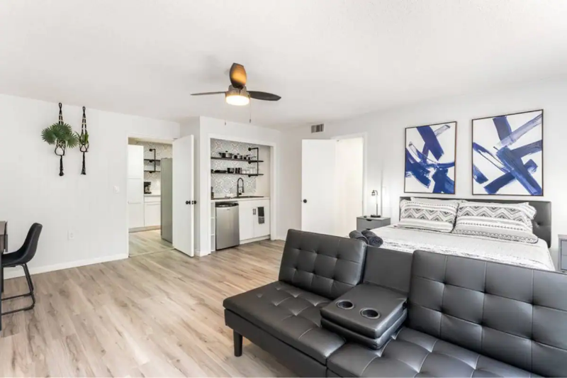 1214 N Pine Hills Rd #1