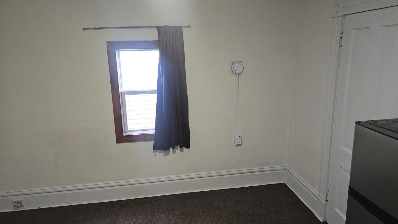 1712 N 22nd St - Photo 5 of 6