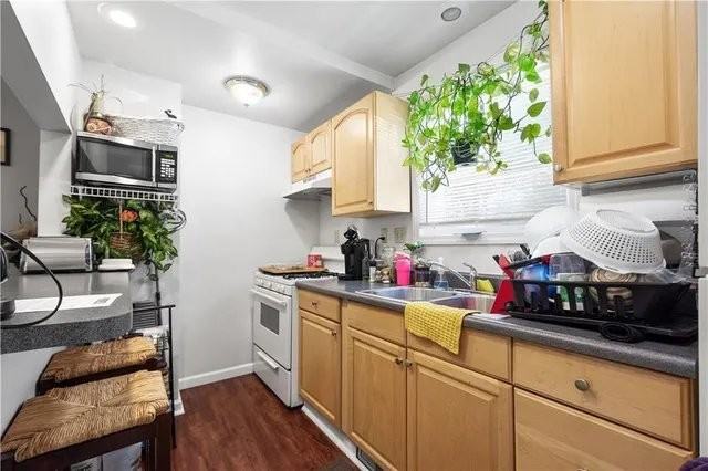 91 Glenbury St #1 - Photo 3 of 7