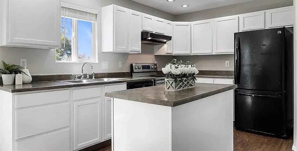 4943 Leland Pt - Photo 3 of 7