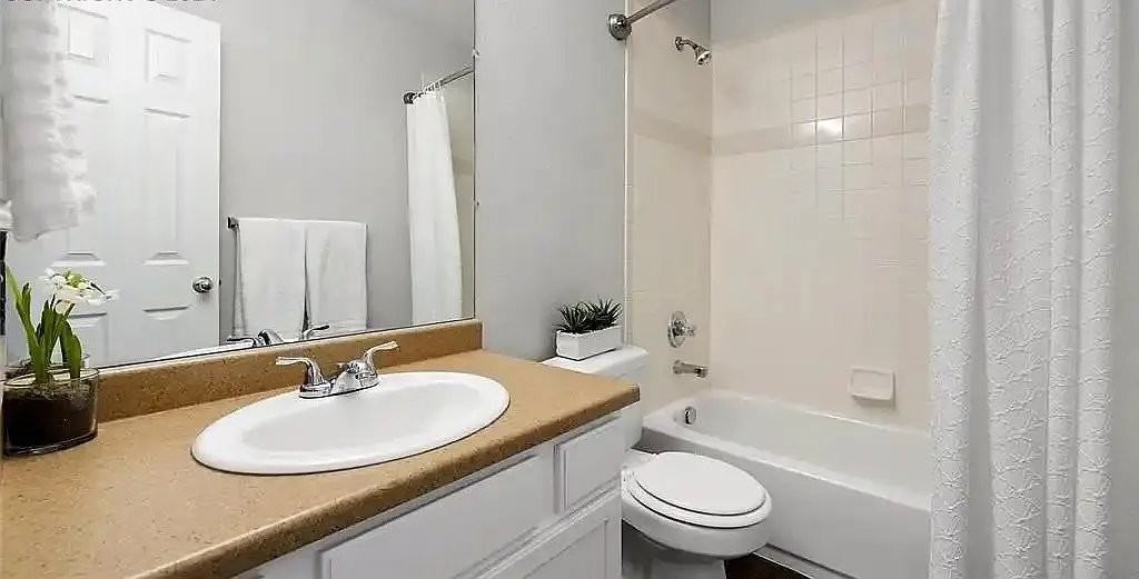 4943 Leland Pt - Photo 4 of 7