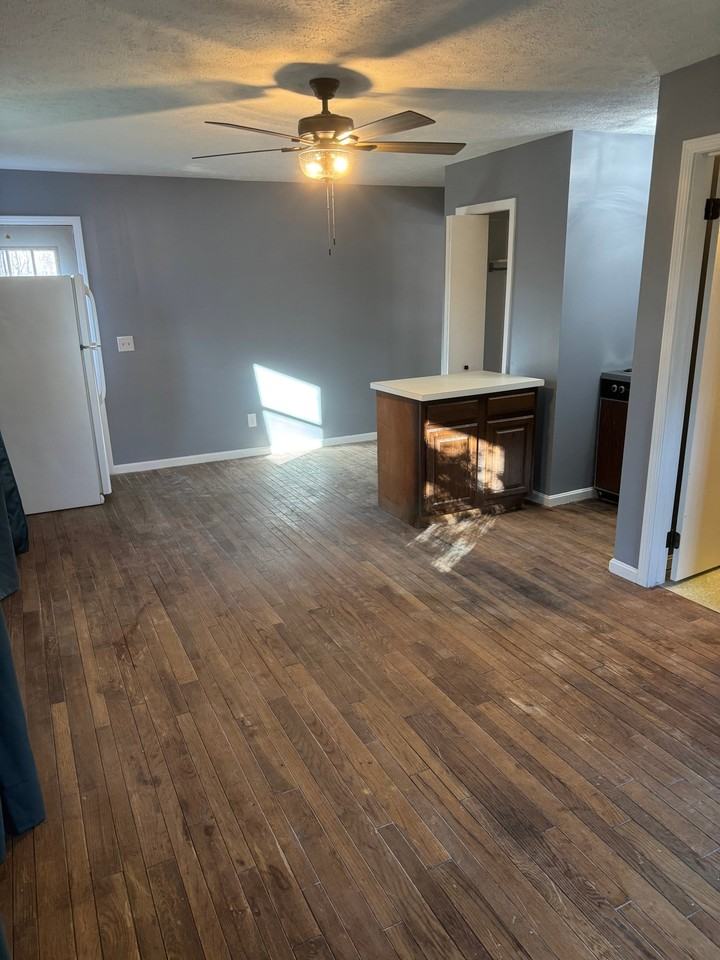 11711 Mayfield Rd - Photo 6 of 10